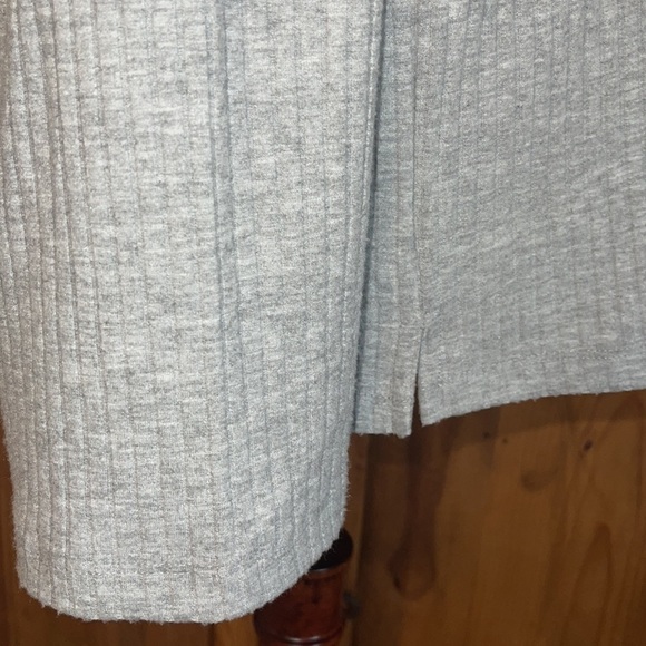 H&M Gray Ribbed Long Sleeve Crew Neck Top Sz. MD - Picture 5 of 7